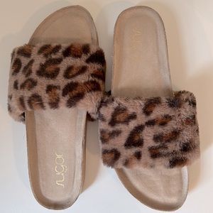 Sugar soft and furry slides in leopard print